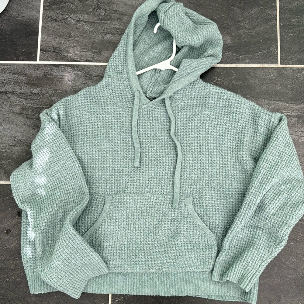 Love tree lightweight hoodie size medium